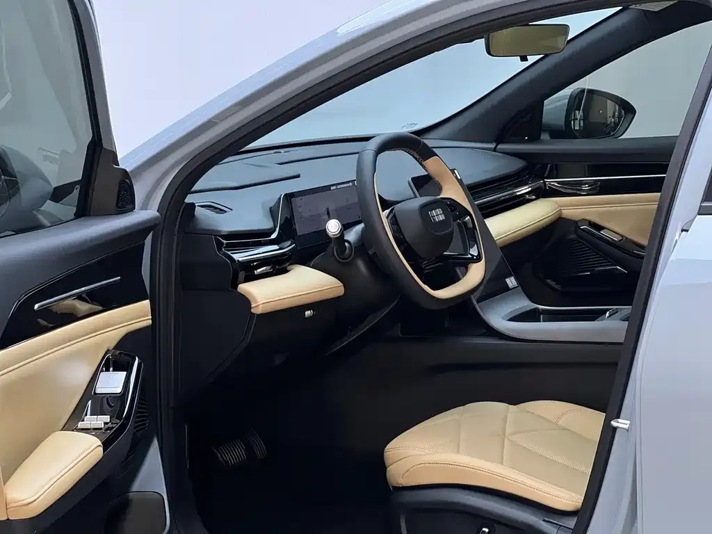 Geely Galaxy L6 — фото 10