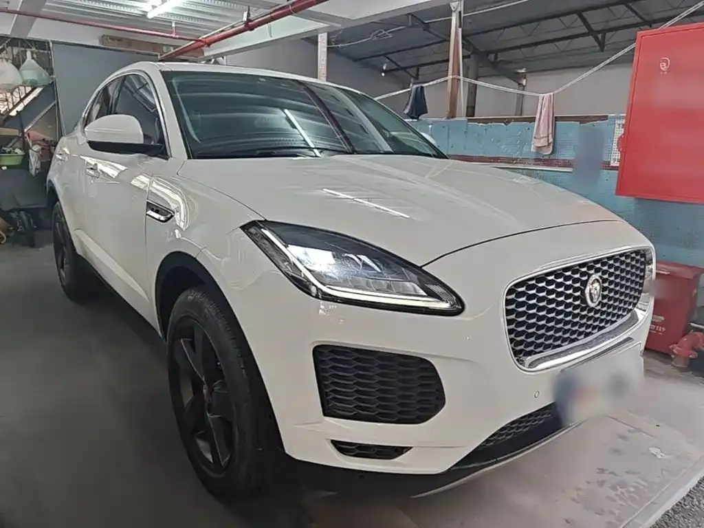 Jaguar E-PACE — фото 8