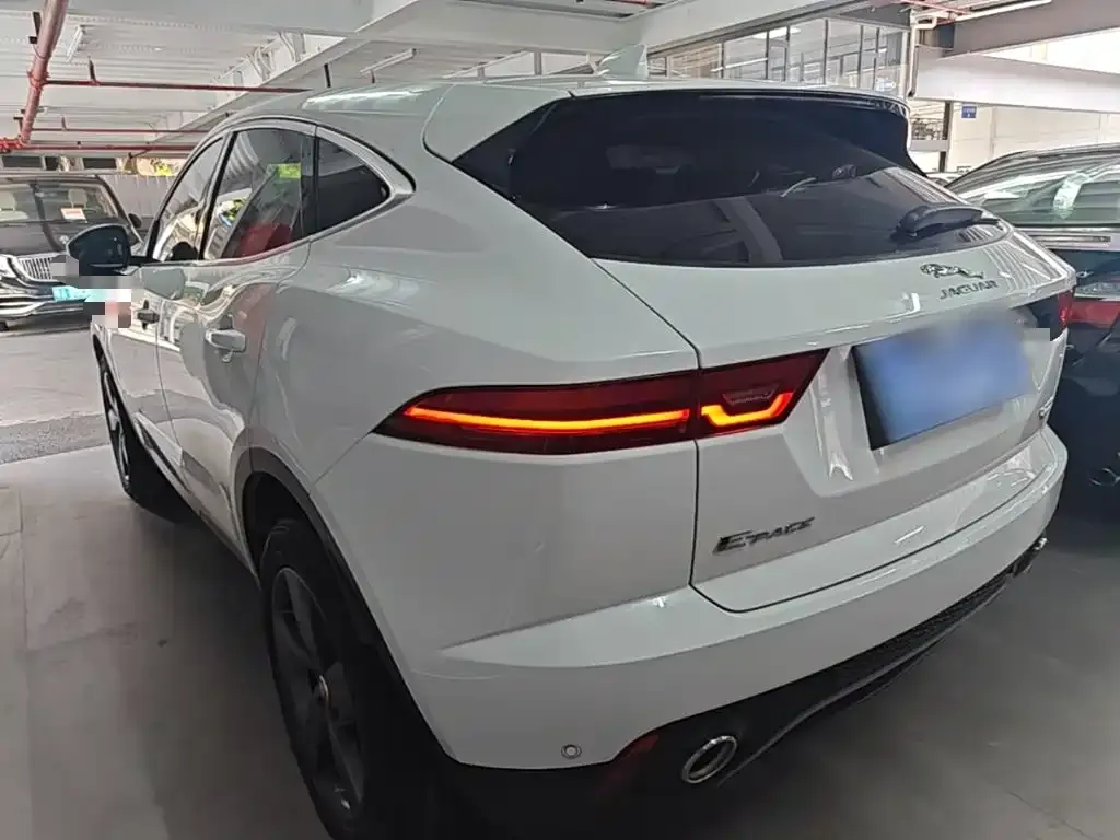 Jaguar E-PACE — фото 9