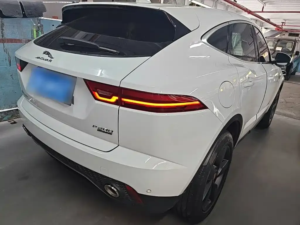 Jaguar E-PACE — фото 3