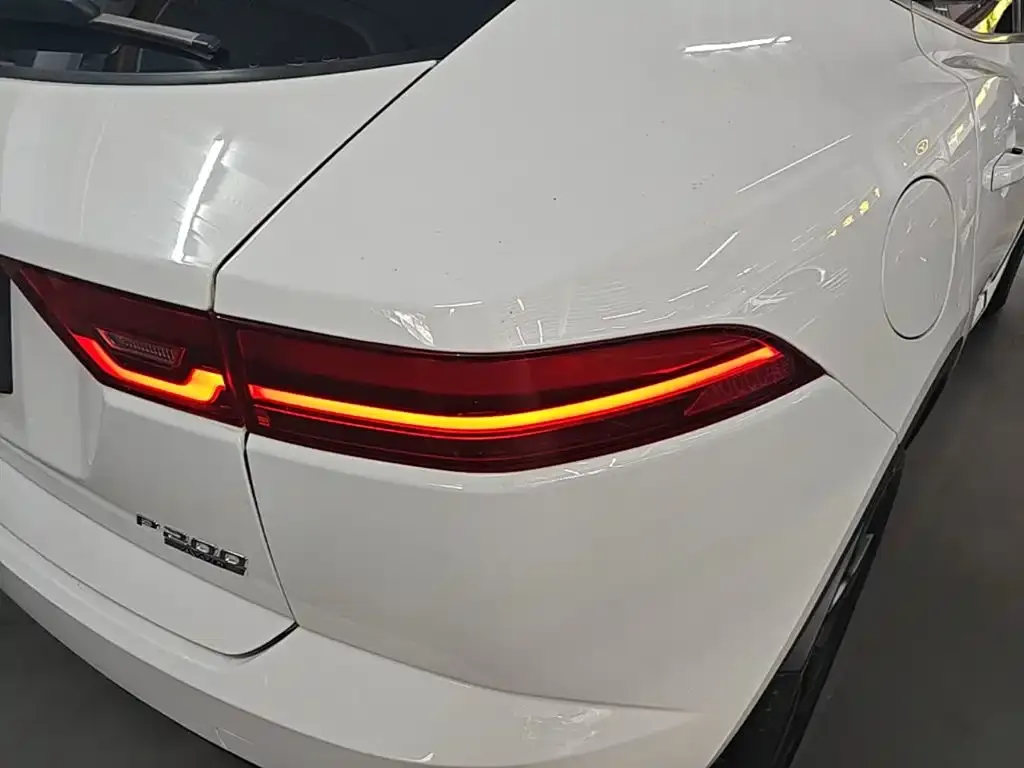 Jaguar E-PACE — фото 2