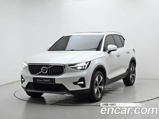 Volvo XC40 — фото 1