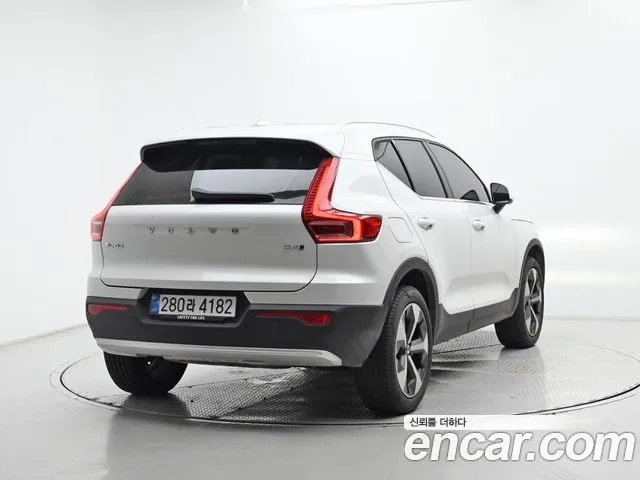 Volvo XC40 — фото 3