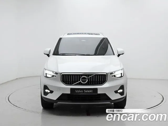 Volvo XC40 — фото 4