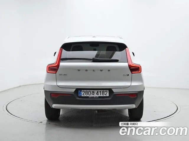 Volvo XC40 — фото 2