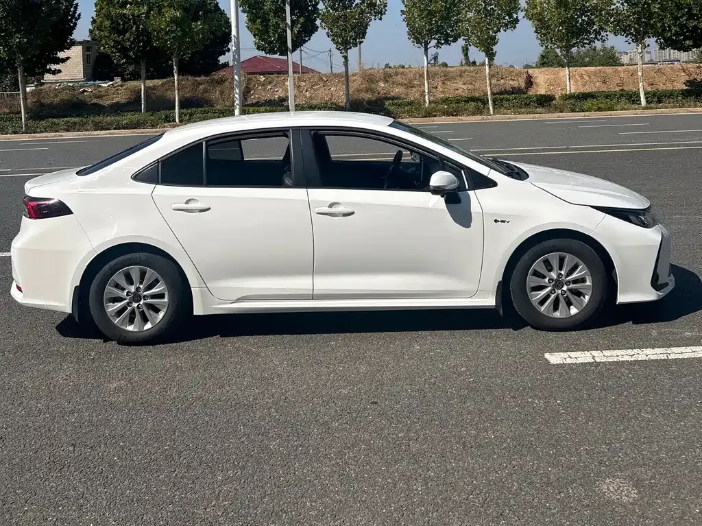 Toyota Corolla — фото 6