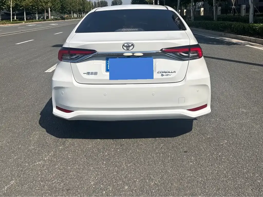 Toyota Corolla — фото 10