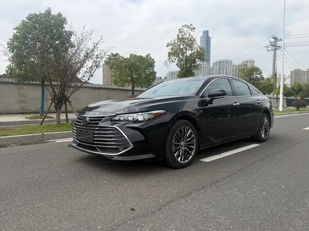 Toyota Avalon — фото 1