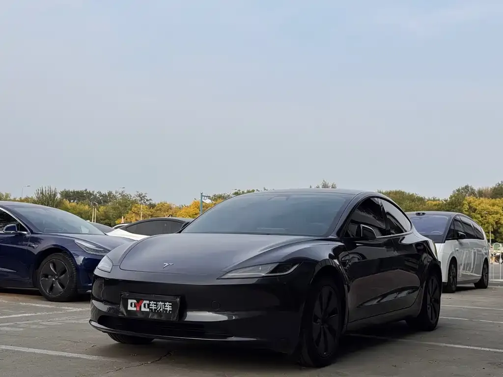 Tesla Model 3 — фото 1