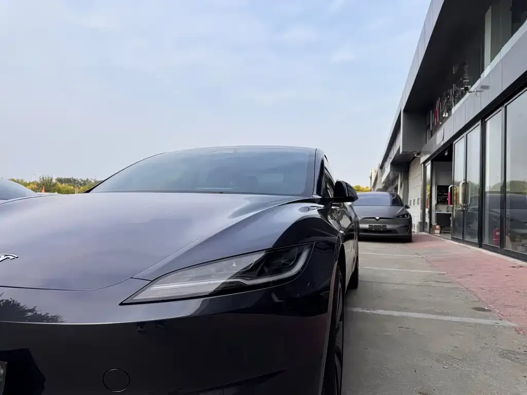 Tesla Model 3 — фото 2