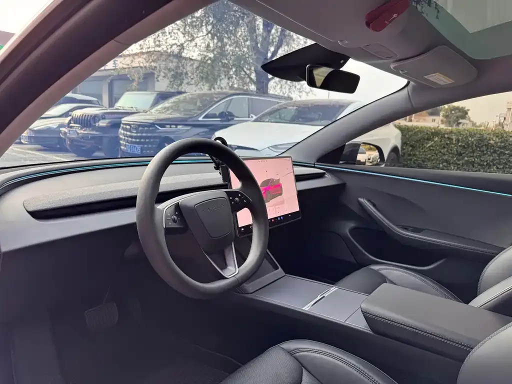 Tesla Model 3 — фото 4