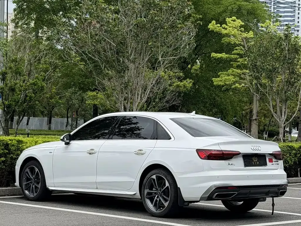 Audi A4L — фото 2