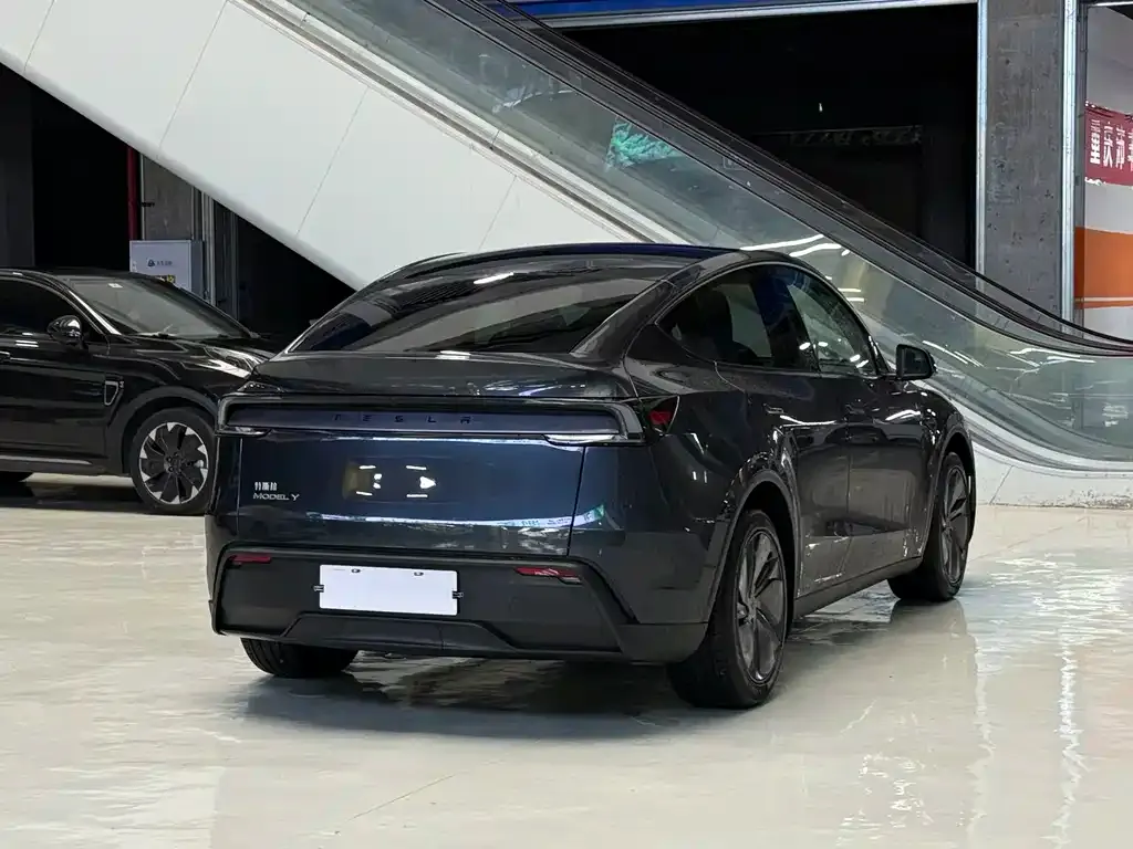 Tesla Model Y — фото 4
