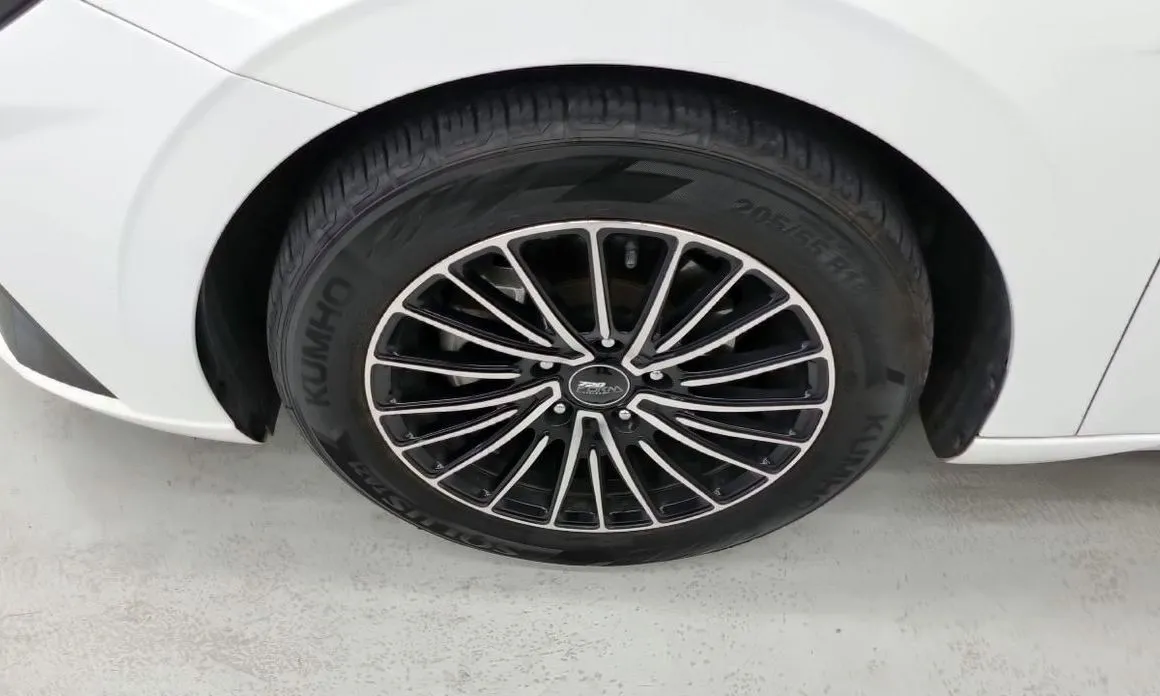 Hyundai AVANTE — фото 4