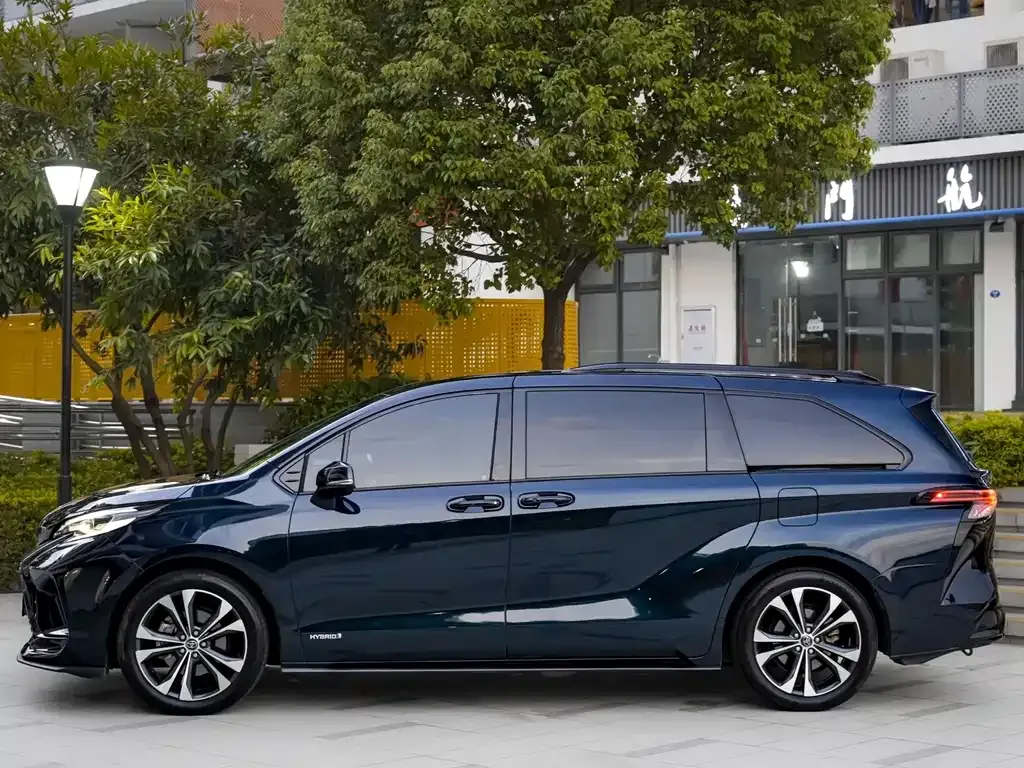 Toyota Granvia — фото 3