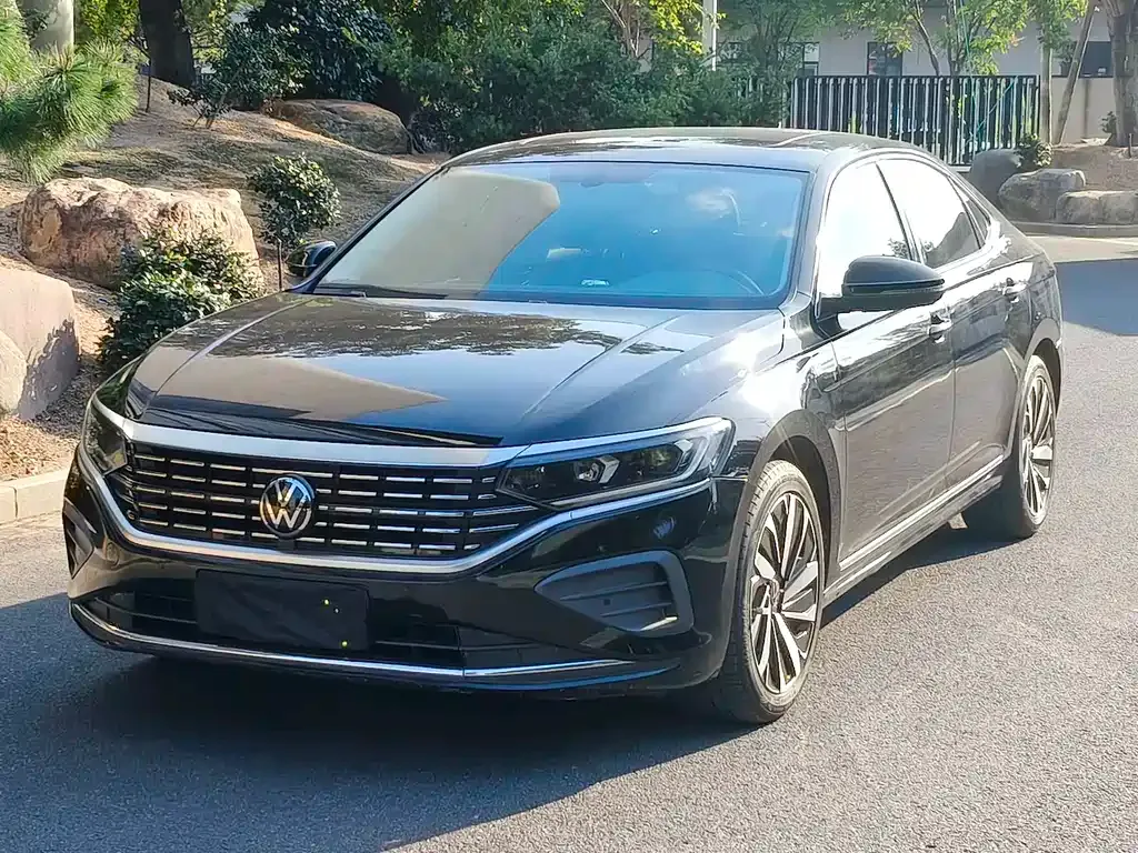 Volkswagen Passat — фото 1