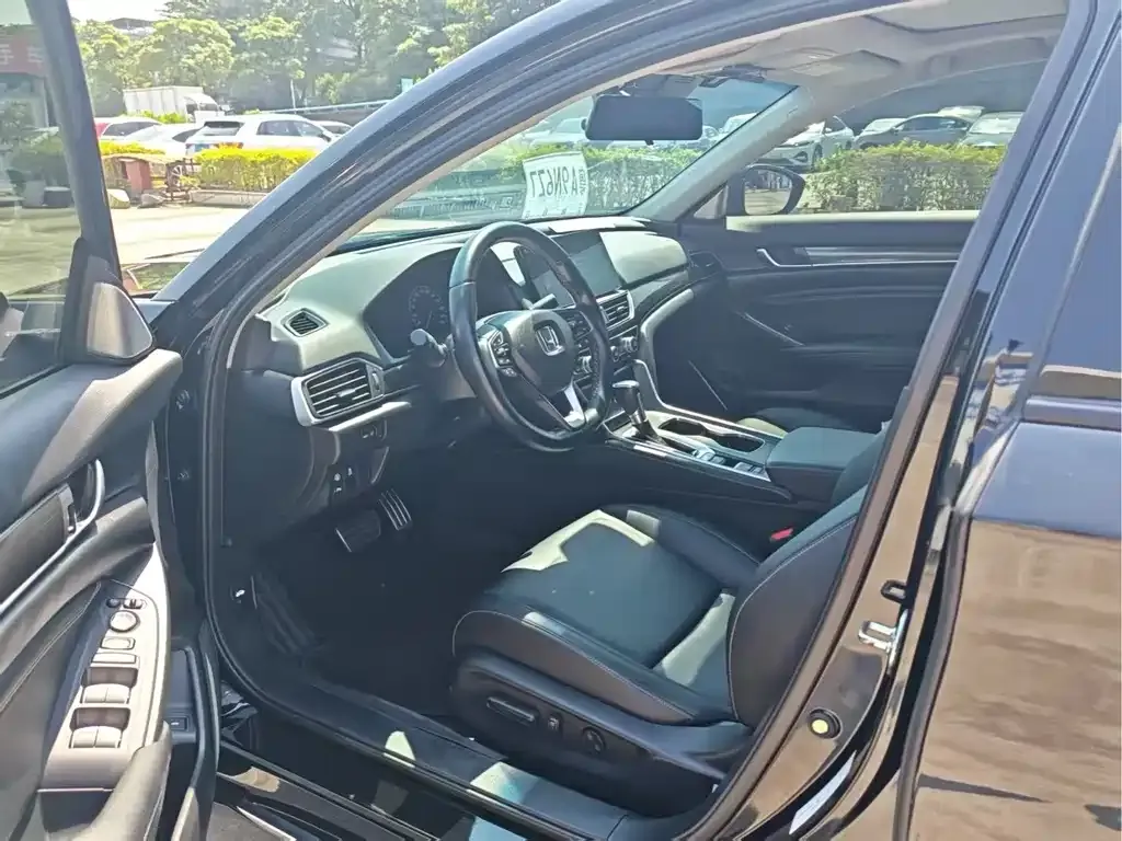 Honda Accord — фото 9