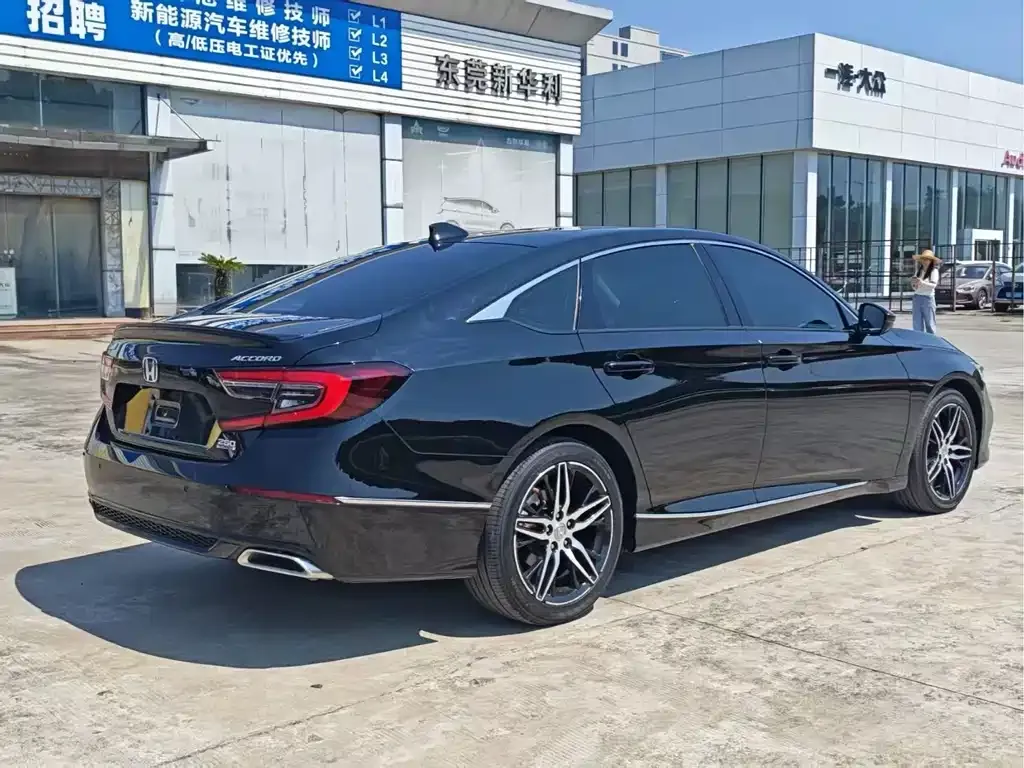 Honda Accord — фото 8