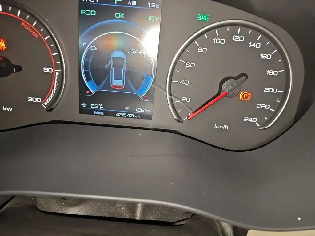 BYD MAX New Energy — фото 10