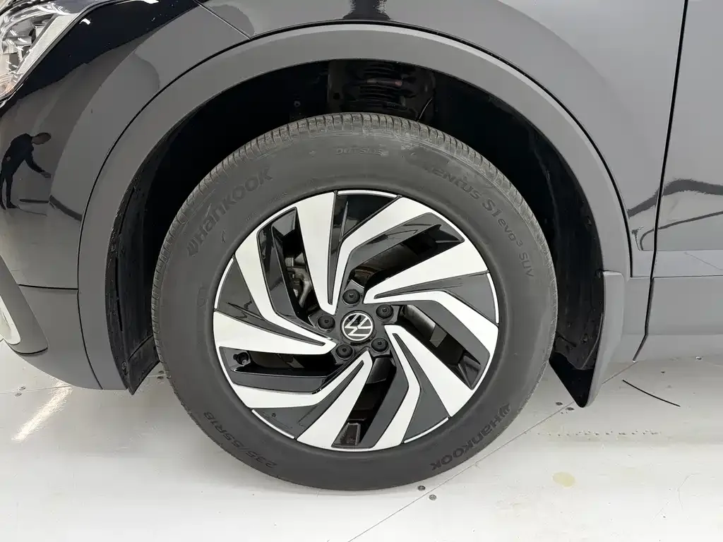 Volkswagen Tiguan L — фото 3