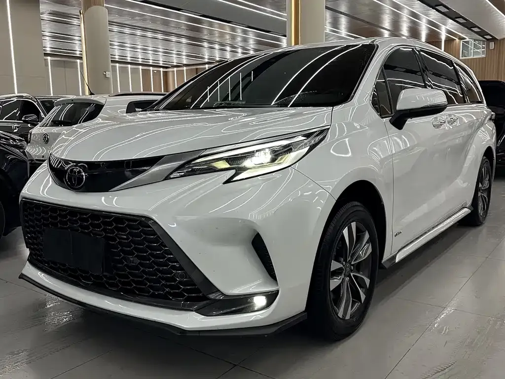 Toyota Granvia — фото 1