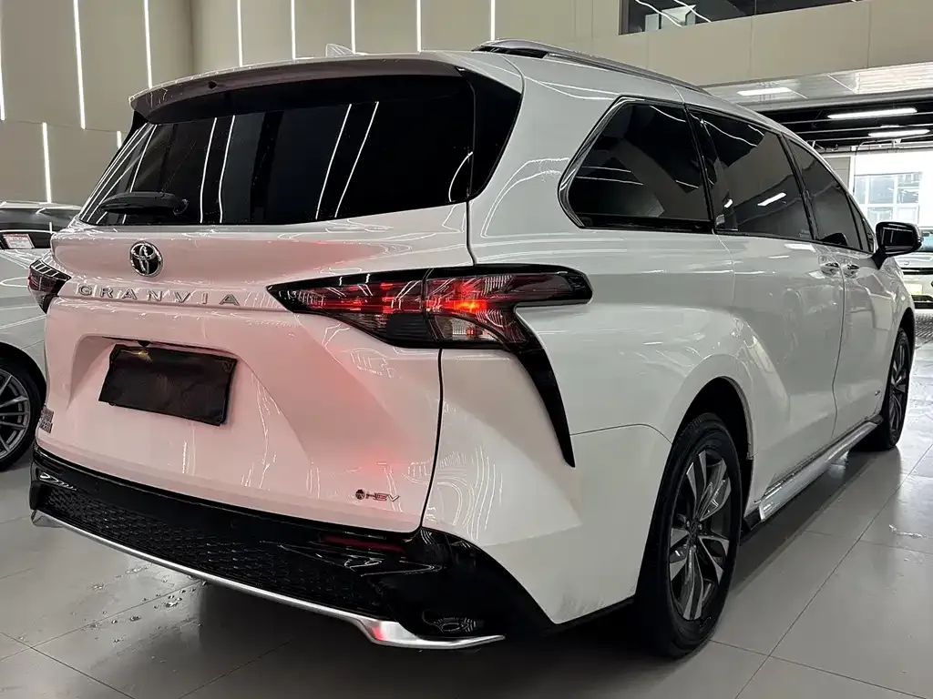 Toyota Granvia — фото 9