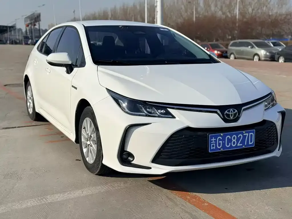 Toyota Corolla — фото 1