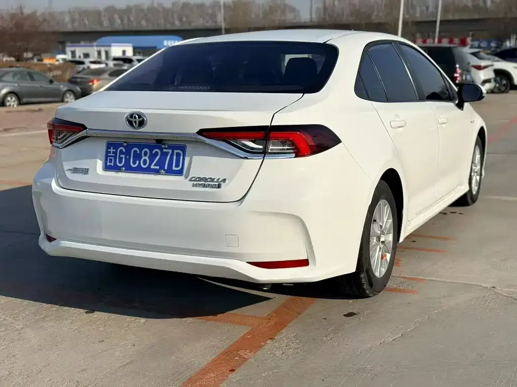 Toyota Corolla — фото 5