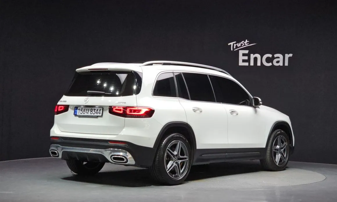 Mercedes-Benz GLB-Class — фото 2