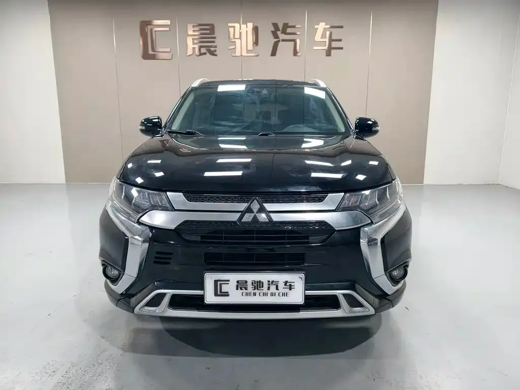 Mitsubishi Outlander — фото 2