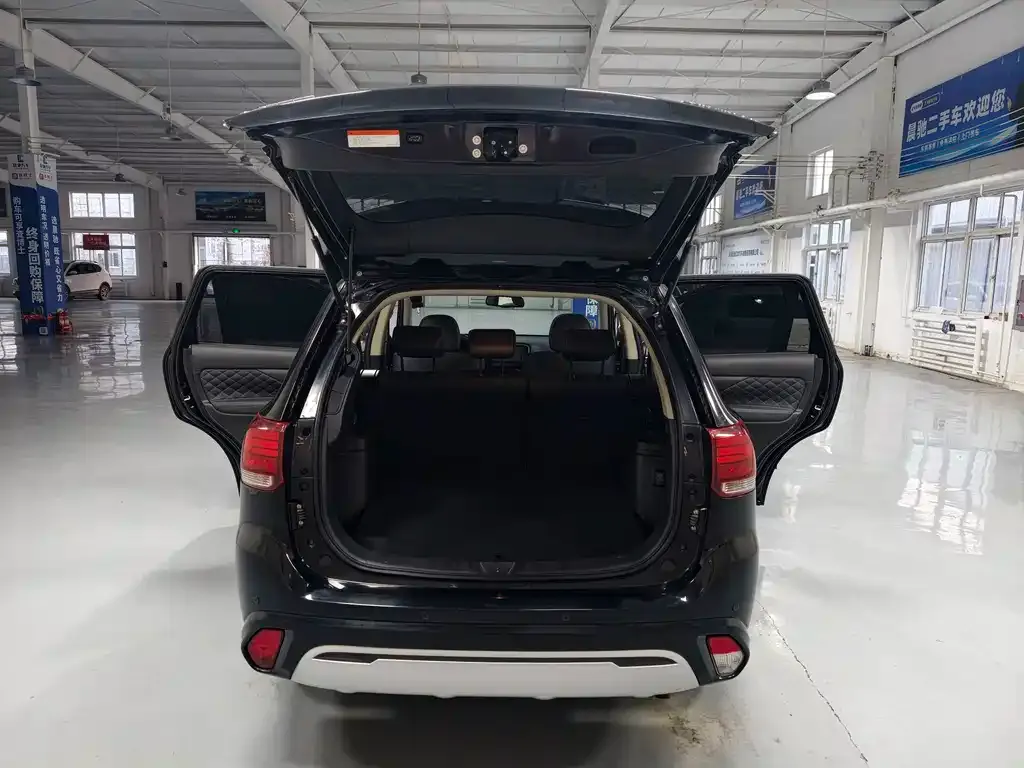 Mitsubishi Outlander — фото 10