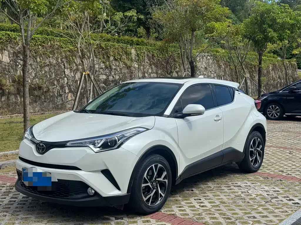 Toyota C-HR — фото 1