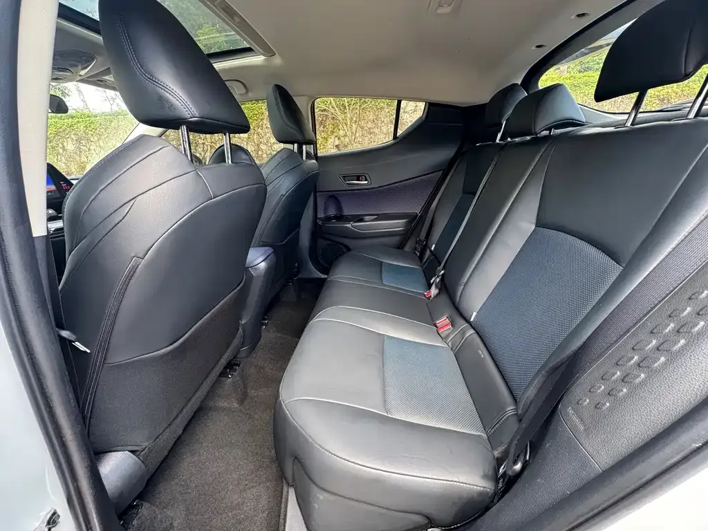 Toyota C-HR — фото 2