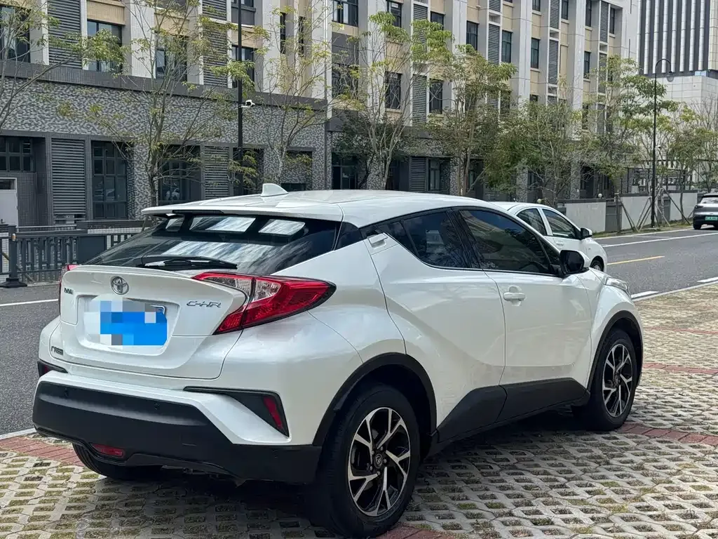 Toyota C-HR — фото 5