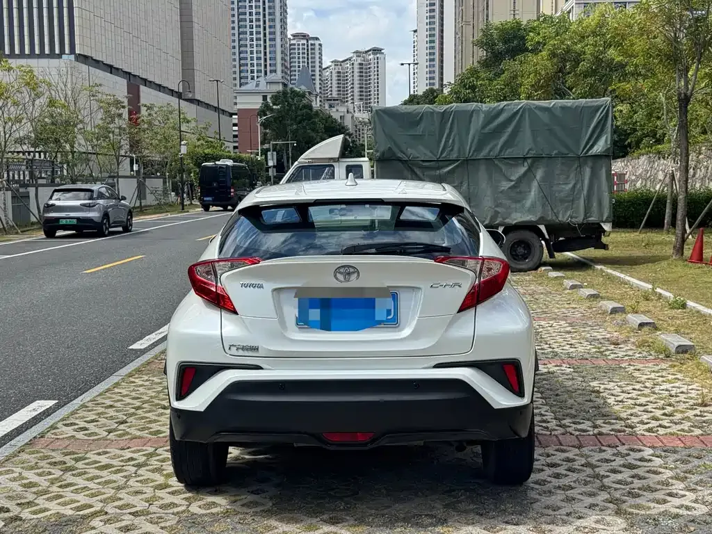 Toyota C-HR — фото 9