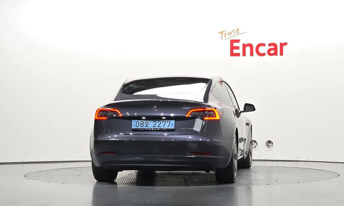 Tesla Model 3 — фото 2
