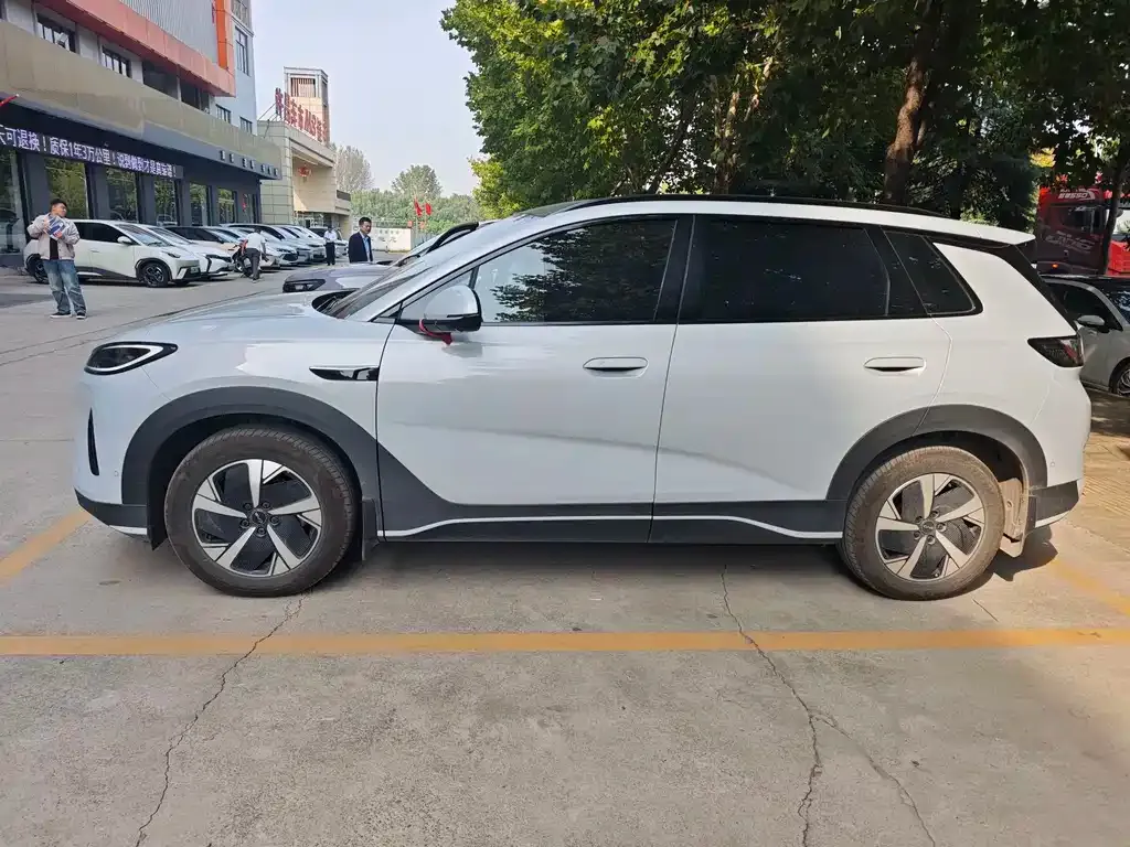 BYD Sealion 05 EV — фото 4