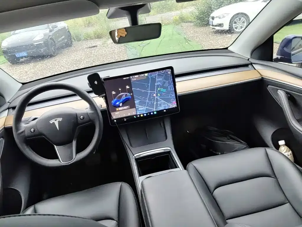 Tesla Model Y — фото 4