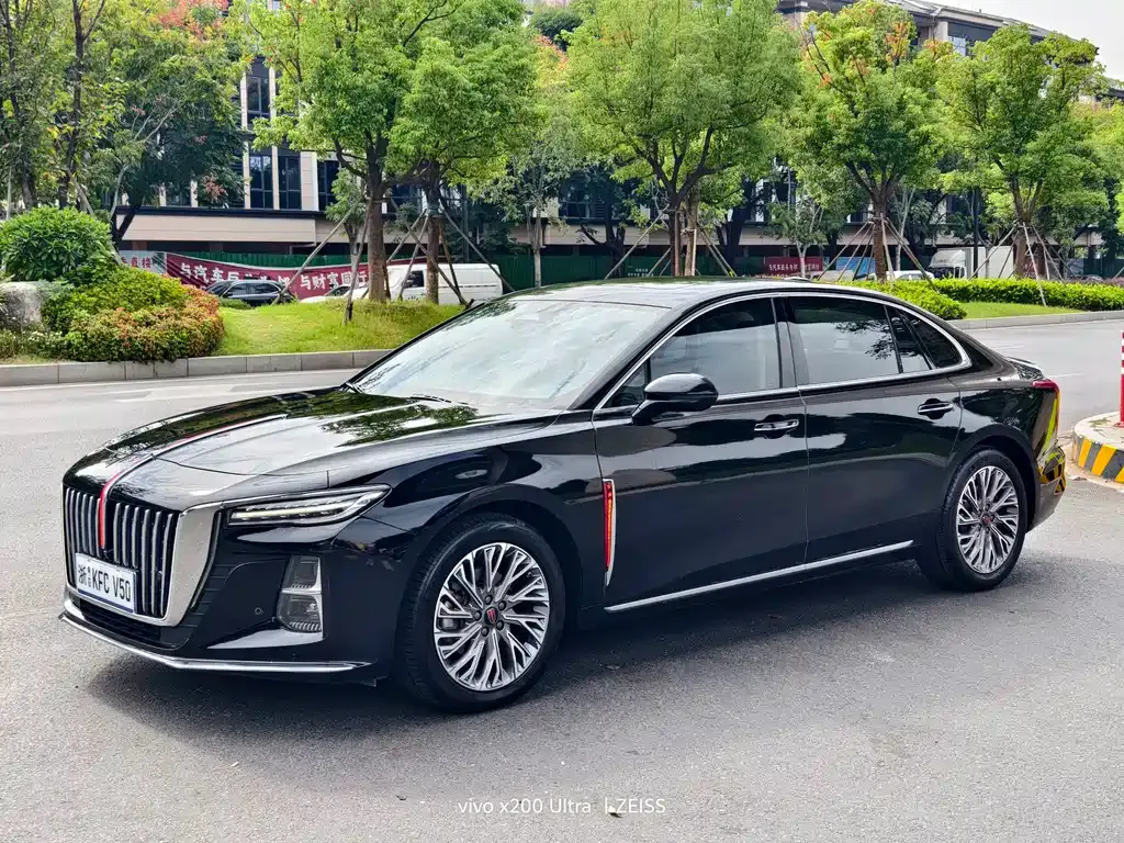Hongqi H5 — фото 1