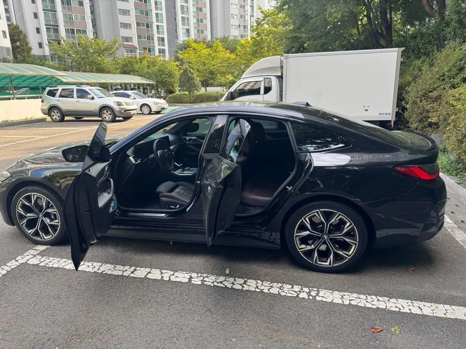 BMW i4 — фото 7