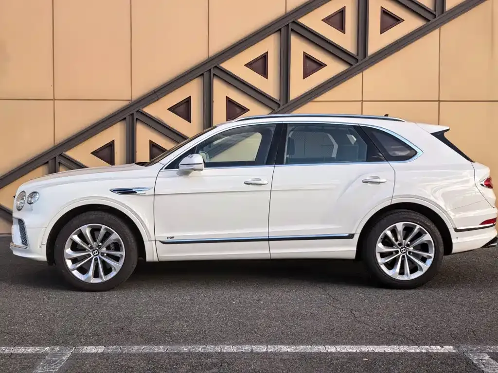 Bentley Bentayga — фото 2