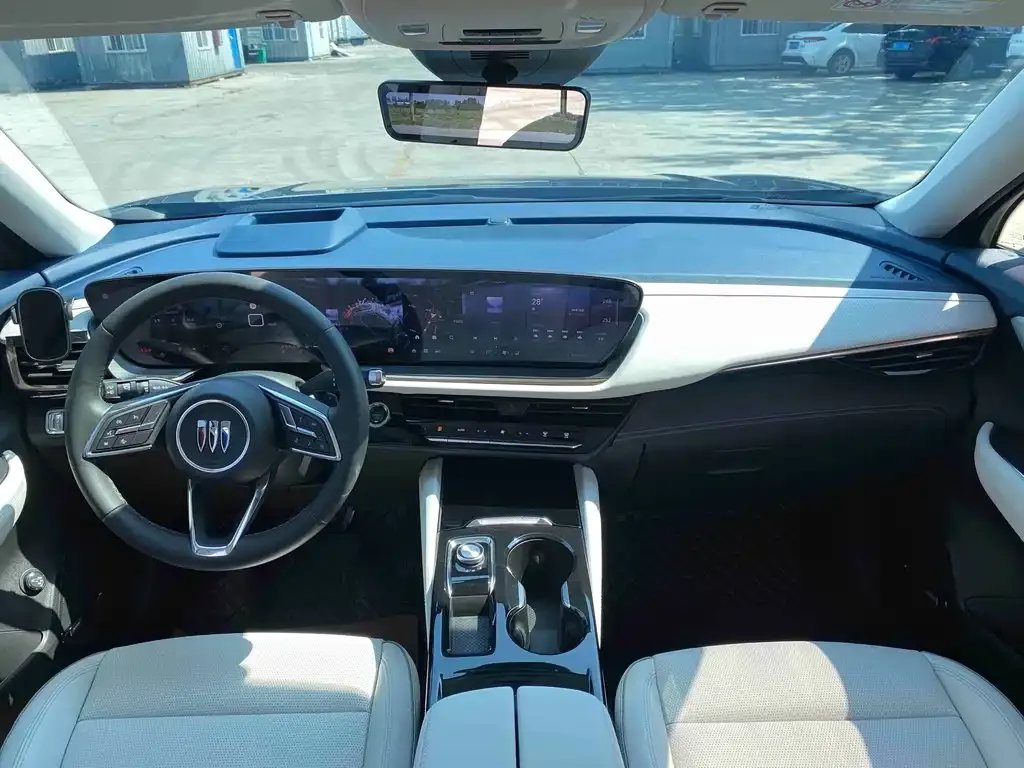 Buick Envision Plus — фото 5