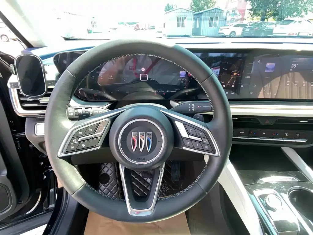 Buick Envision Plus — фото 9