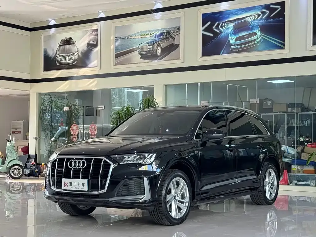 Audi Q7 — фото 1
