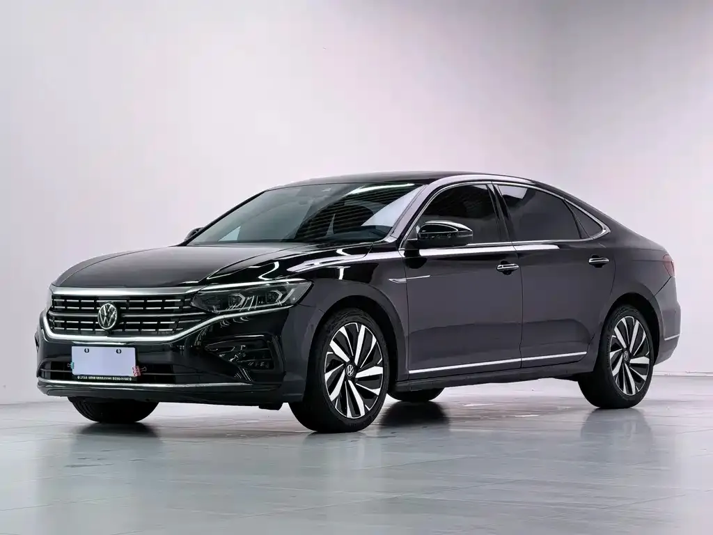 Volkswagen Passat — фото 1