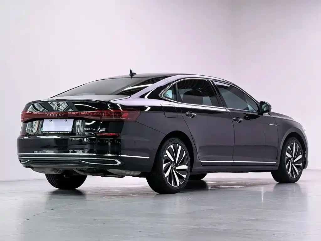 Volkswagen Passat — фото 8