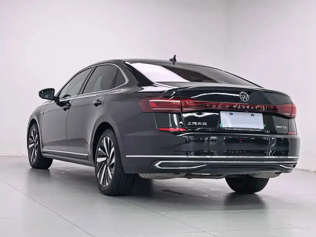 Volkswagen Passat — фото 10