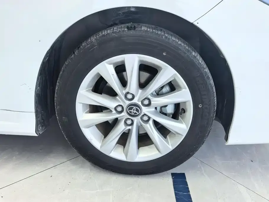 Toyota Corolla — фото 10