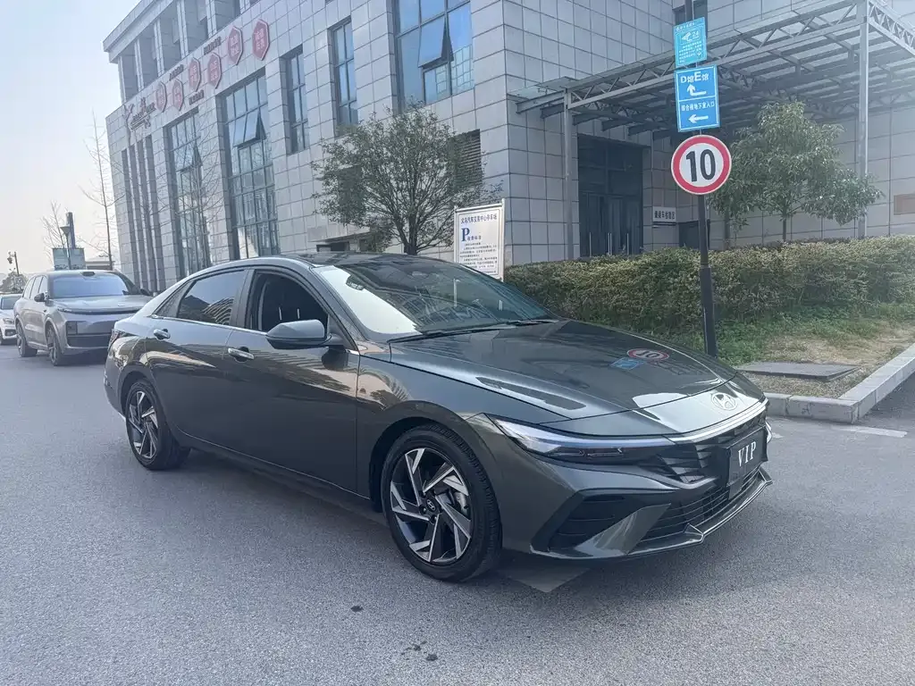 Hyundai Elantra — фото 10