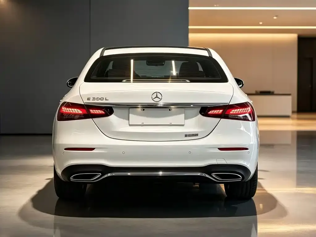 Mercedes-Benz E-Class — фото 2